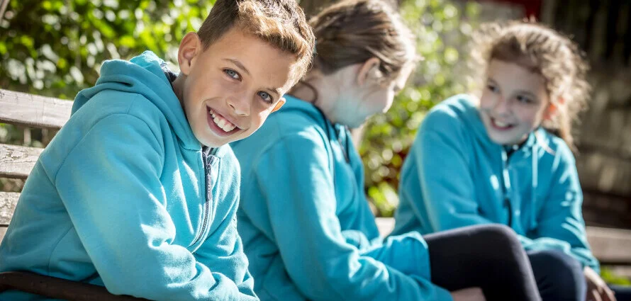 Milyen előnyökkel járnak a közös iskolai programok?