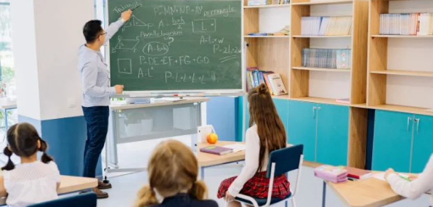 We are looking for teachers!