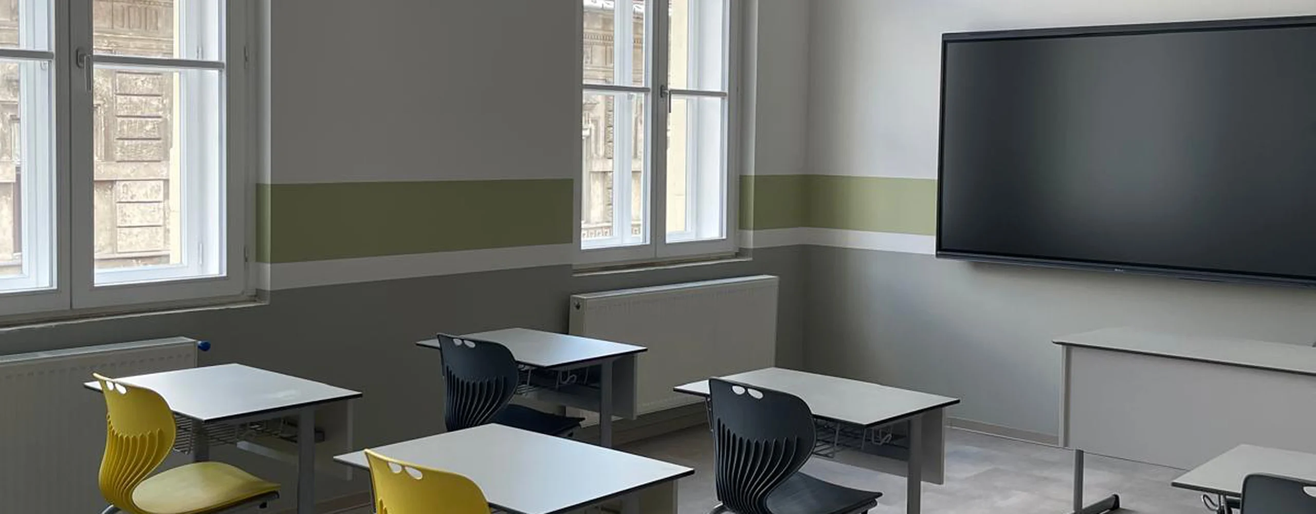 Modern épületbe költöztünk